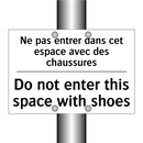 Ne pas entrer dans cet espace  /.../ - Do not enter this space with shoes /.../