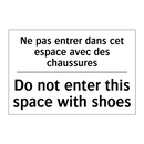 Ne pas entrer dans cet espace  /.../ - Do not enter this space with shoes /.../