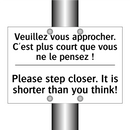 Veuillez vous approcher. C'est  /.../ - Please step closer. It is shorter  /.../