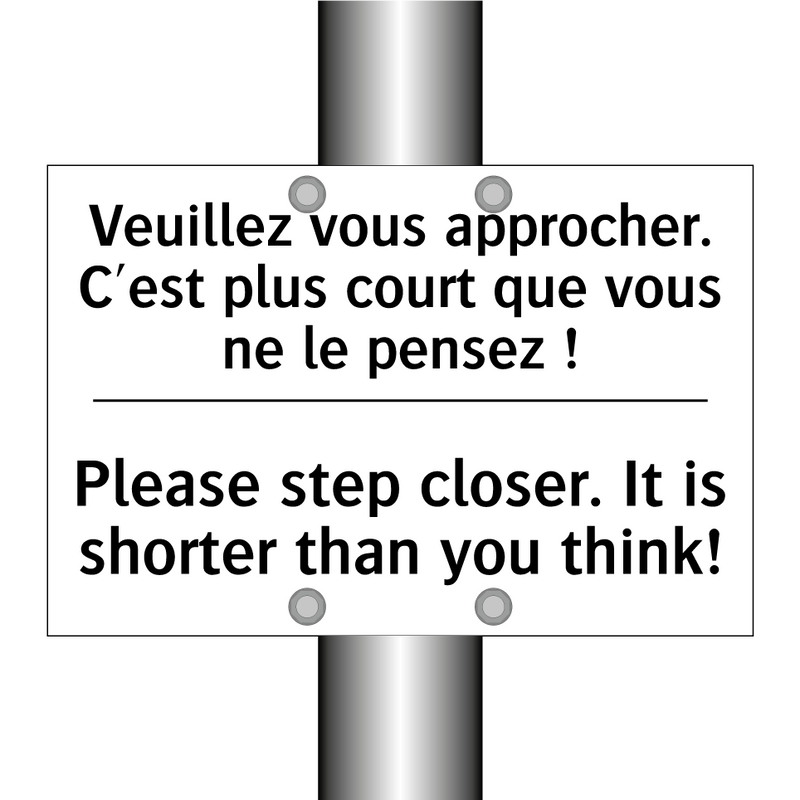 Veuillez vous approcher. C'est  /.../ - Please step closer. It is shorter  /.../