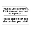 Veuillez vous approcher. C'est  /.../ - Please step closer. It is shorter  /.../