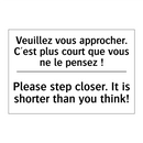 Veuillez vous approcher. C'est  /.../ - Please step closer. It is shorter  /.../