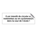 Il est interdit de circuler en trottinettes ou en cyclomoteurs dans la cour de l'école !