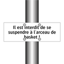 Il est interdit de se suspendre à l'arceau de basket !