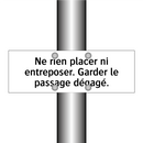 Ne rien placer ni entreposer. Garder le passage dégagé.