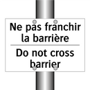 Ne pas franchir la barrière - Do not cross barrier