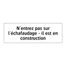 N'entrez pas sur l'échafaudage - il est en construction