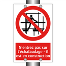 N'entrez pas sur l'échafaudage - il est en construction