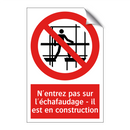 N'entrez pas sur l'échafaudage - il est en construction