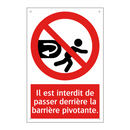 Il est interdit de passer derrière la barrière pivotante.
