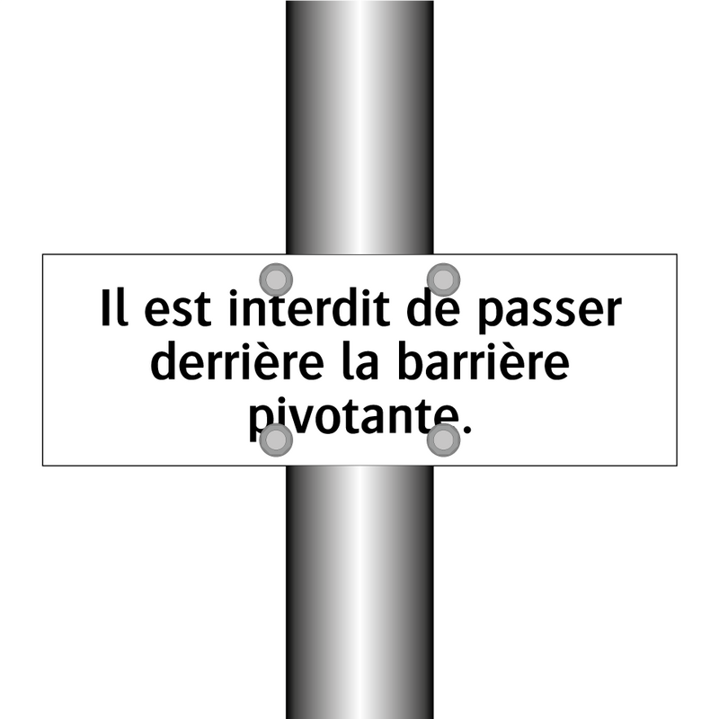 Il est interdit de passer derrière la barrière pivotante.