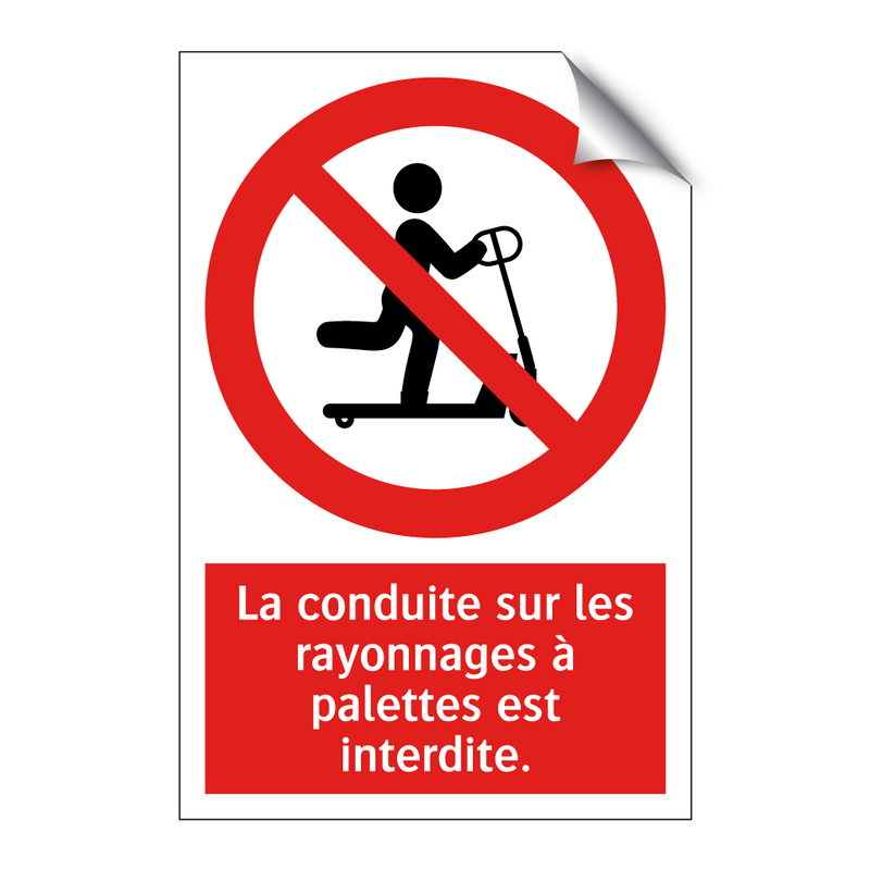 La conduite sur les rayonnages à palettes est interdite.