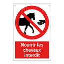 Nourrir les chevaux interdit