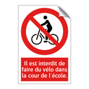 Il est interdit de faire du vélo dans la cour de l'école.