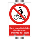 Il est interdit de faire du vélo dans l'enceinte de l'école.