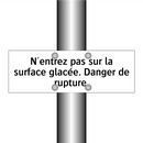 N'entrez pas sur la surface glacée. Danger de rupture.