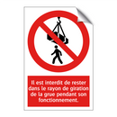 Il est interdit de rester dans le rayon de giration de la grue pendant son fonctionnement.