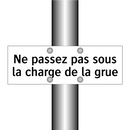 Ne passez pas sous la charge de la grue