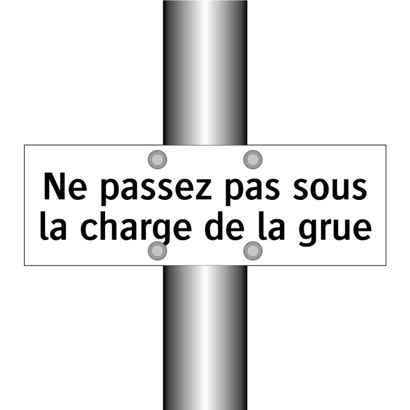 Ne passez pas sous la charge de la grue