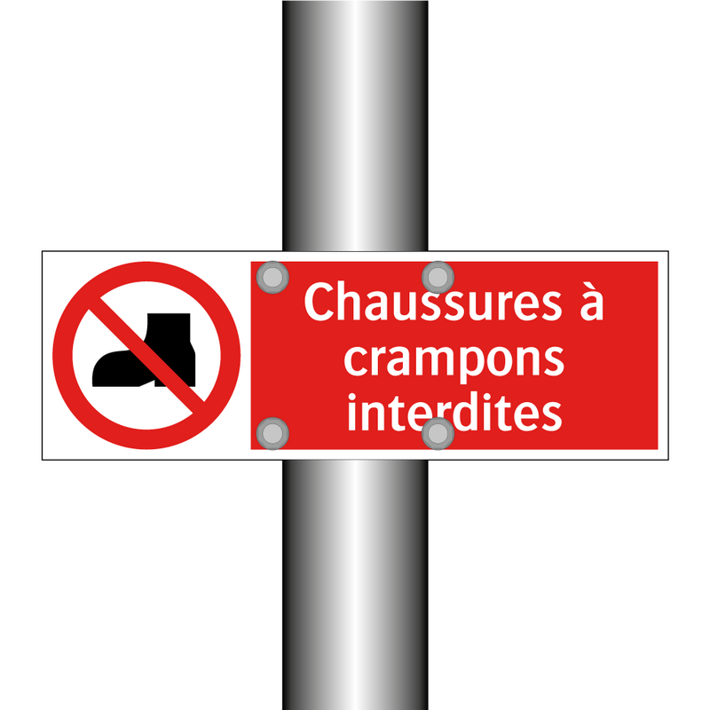 Chaussures à crampons interdites