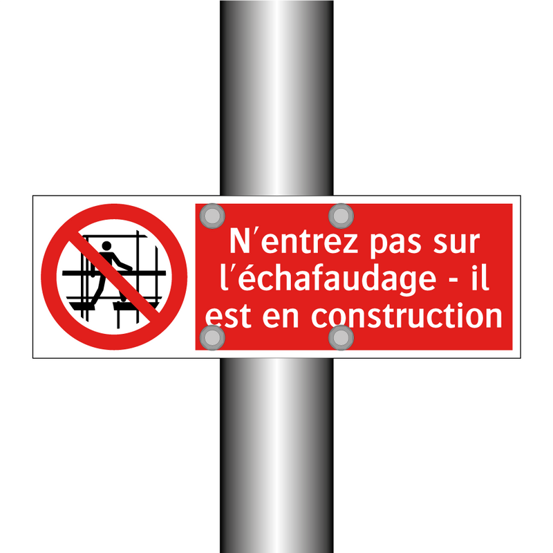 N'entrez pas sur l'échafaudage - il est en construction