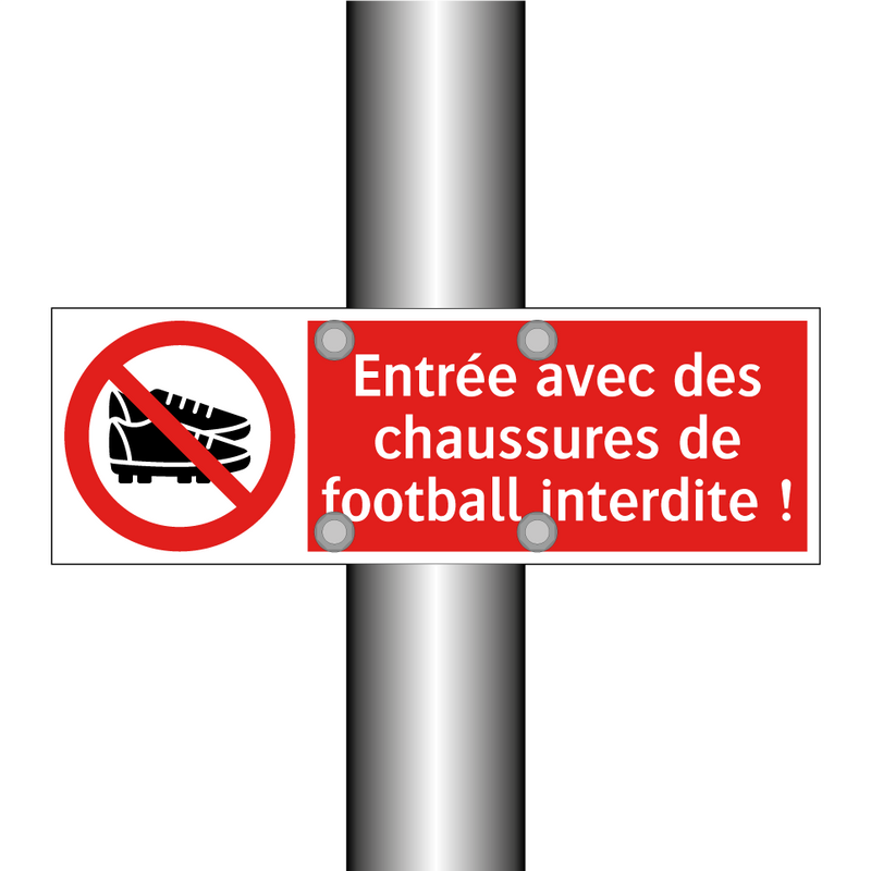 Entrée avec des chaussures de football interdite !