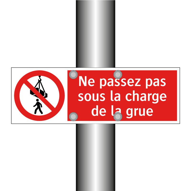 Ne passez pas sous la charge de la grue
