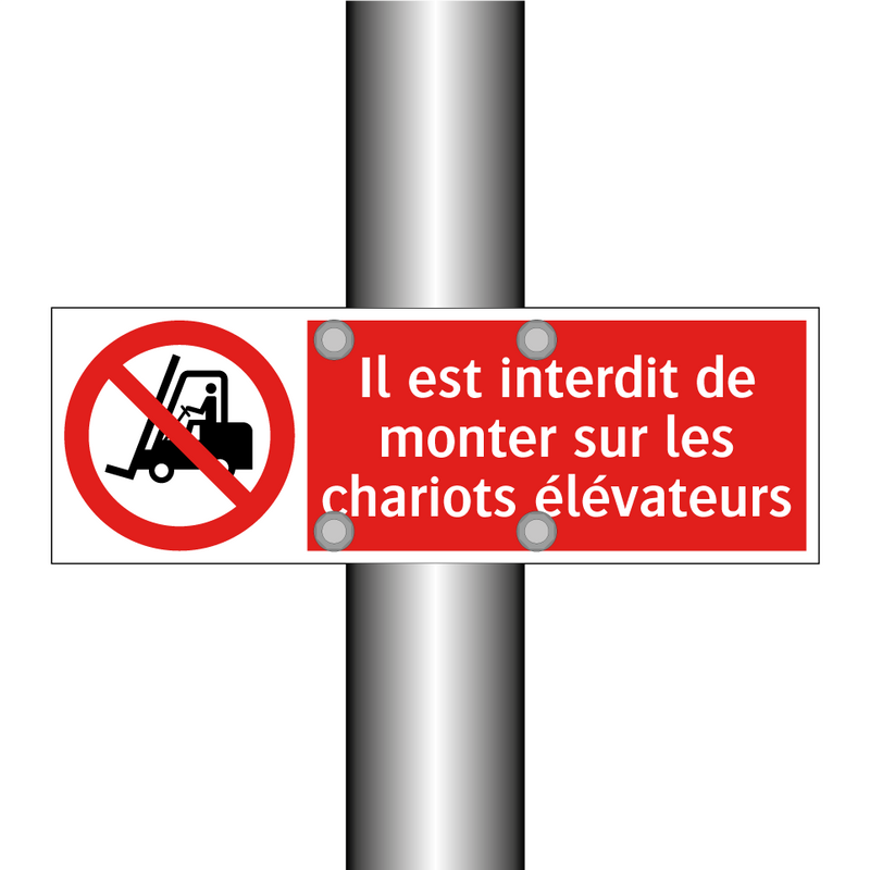 Il est interdit de monter sur les chariots élévateurs