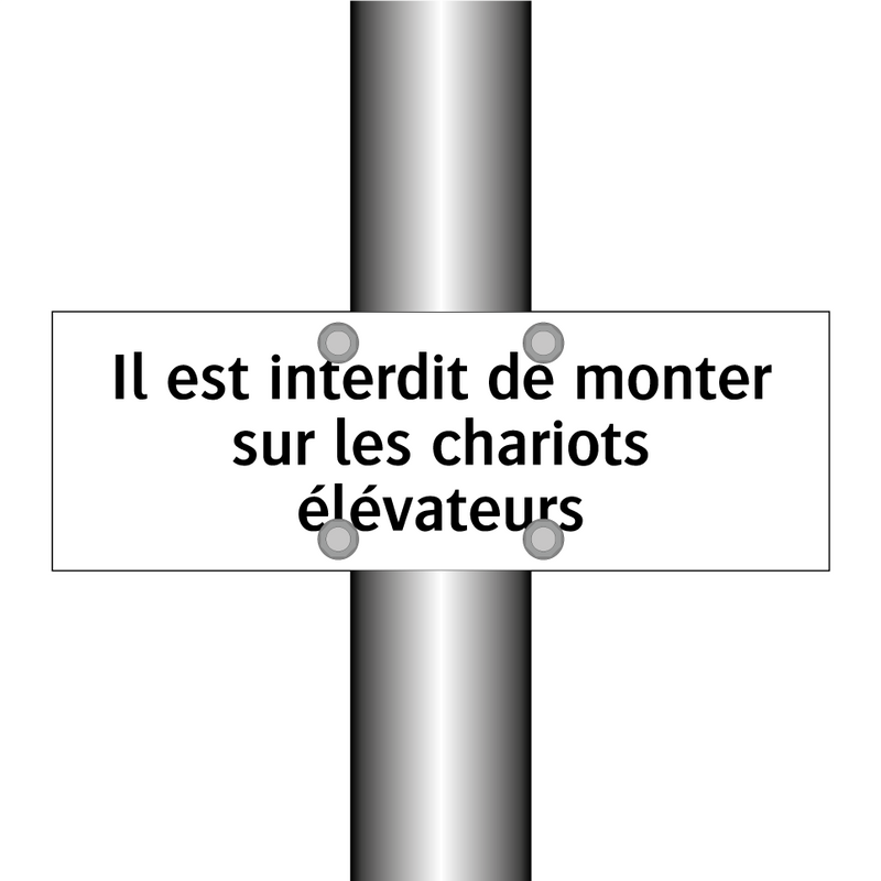 Il est interdit de monter sur les chariots élévateurs