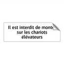 Il est interdit de monter sur les chariots élévateurs