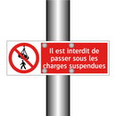 Il est interdit de passer sous les charges suspendues