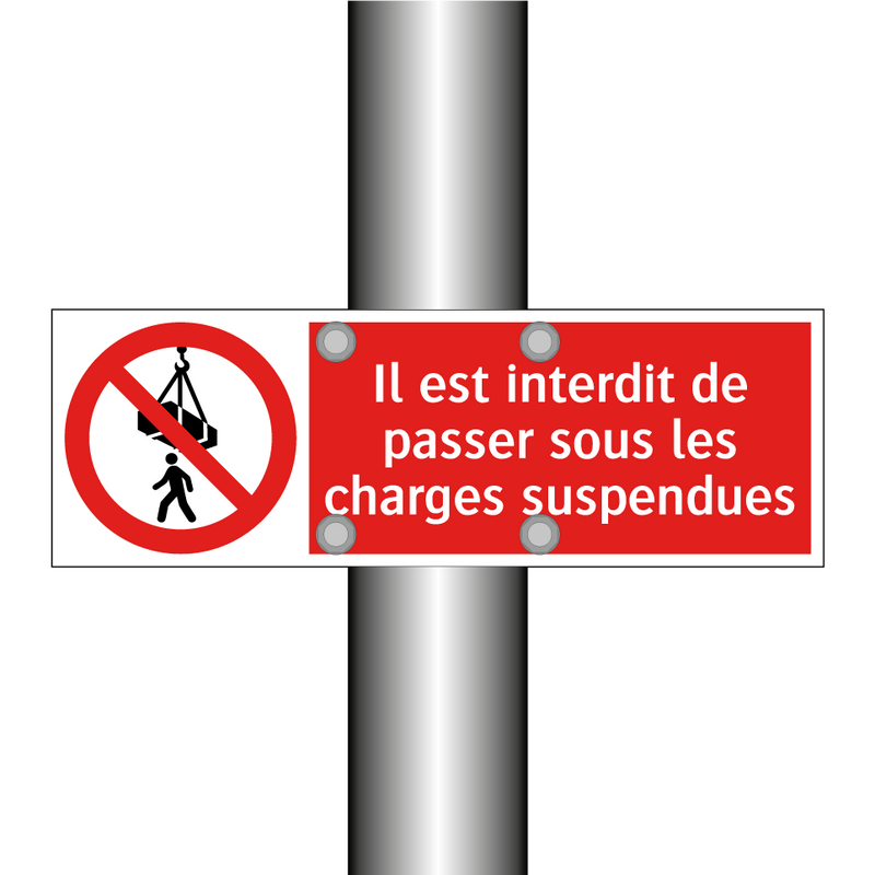 Il est interdit de passer sous les charges suspendues