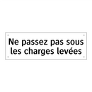 Ne passez pas sous les charges levées