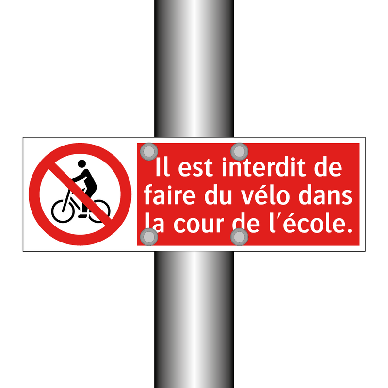 Il est interdit de faire du vélo dans la cour de l'école.