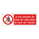 Il est interdit de faire du vélo dans la cour de l'école.