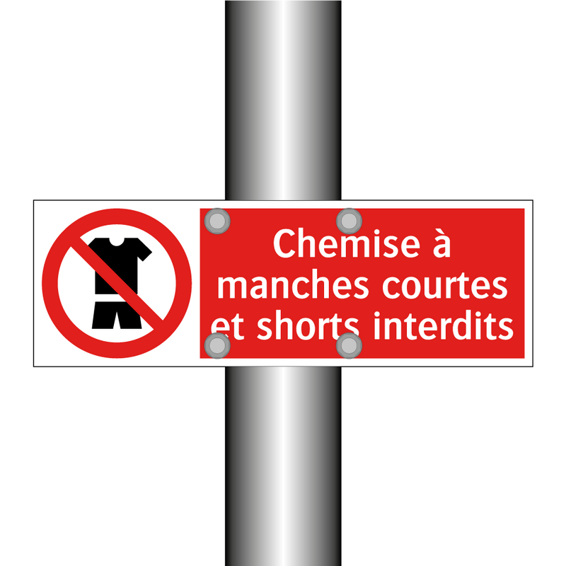 Chemise à manches courtes et shorts interdits