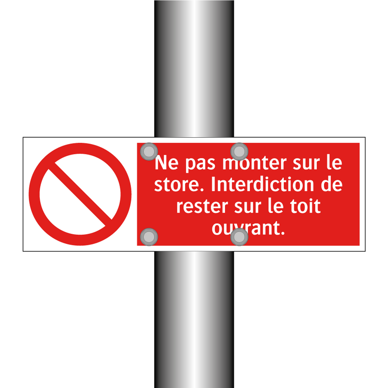 Ne pas monter sur le store. Interdiction de rester sur le toit ouvrant.
