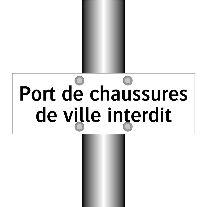 Port de chaussures de ville interdit