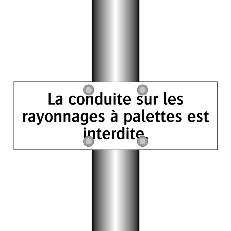 La conduite sur les rayonnages à palettes est interdite.