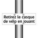 Retirez le casque de vélo en jouant