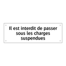 Il est interdit de passer sous les charges suspendues