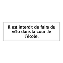 Il est interdit de faire du vélo dans la cour de l'école.