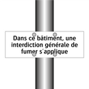 Dans ce bâtiment, une interdiction générale de fumer s'applique
