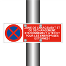 Zone de chargement et de déchargement. Stationnement interdit pour les entreprises externes !