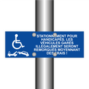 Stationnement pour handicapés. Les véhicules garés illégalement seront remorqués moyennant des frais !
