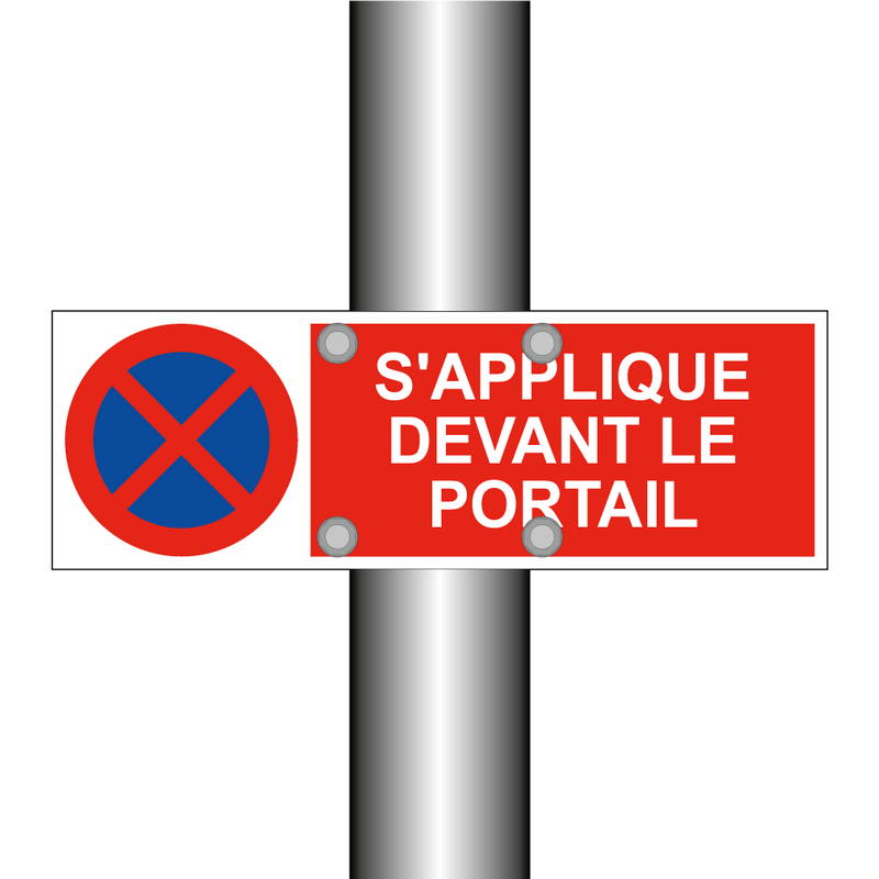 S'applique devant le portail