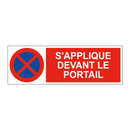 S'applique devant le portail