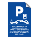 Stationnement de courte durée. Les véhicules stationnés illégalement seront remorqués moyennant des frais !