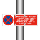 Stationnement interdit ! Les véhicules garés illégalement sont enlevés aux frais du propriétaire.
