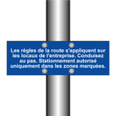 Les règles de la route s'appliquent sur les locaux de l'entreprise. Conduisez au pas. Stationnement autorisé uniquement dans les zones marquées.